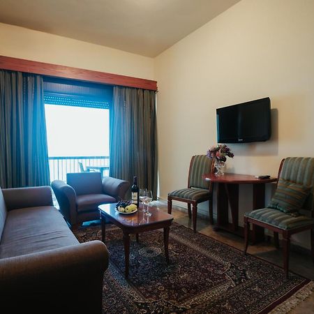 Holiday Suites Hotel & Beach Resort Jounieh Kültér fotó