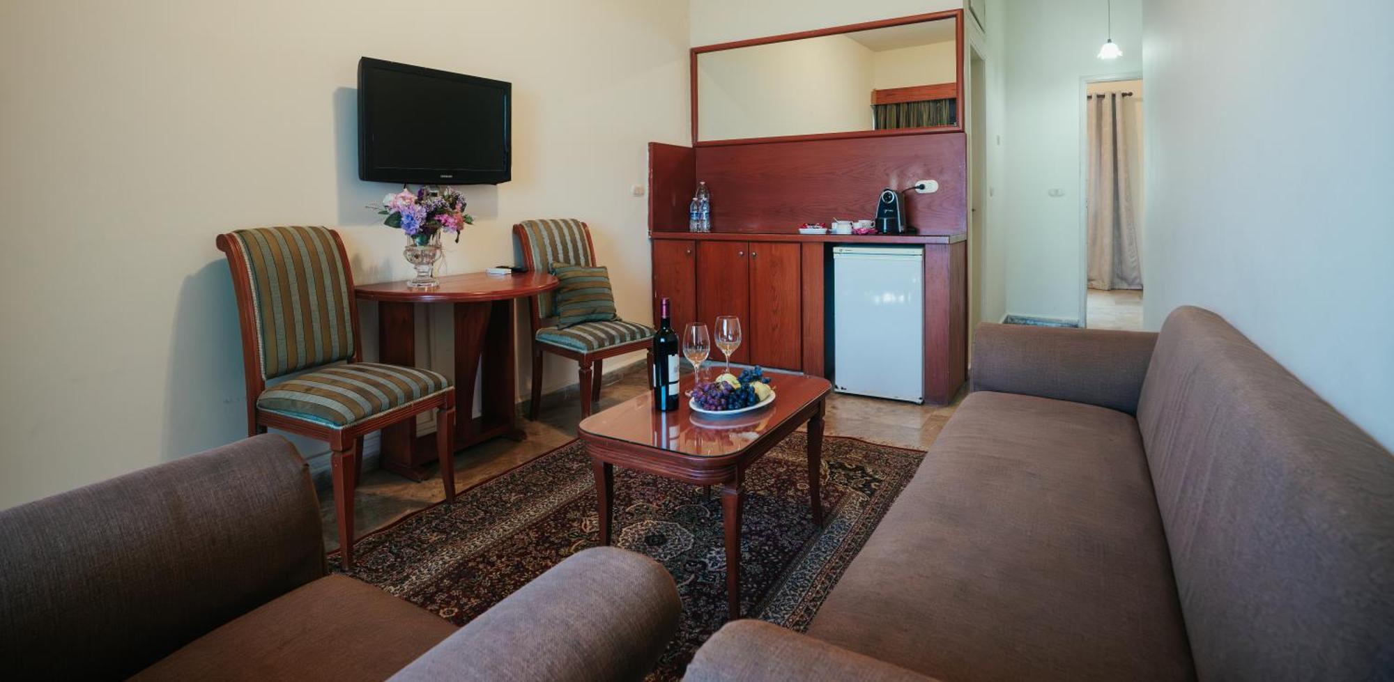 Holiday Suites Hotel & Beach Resort Jounieh Kültér fotó