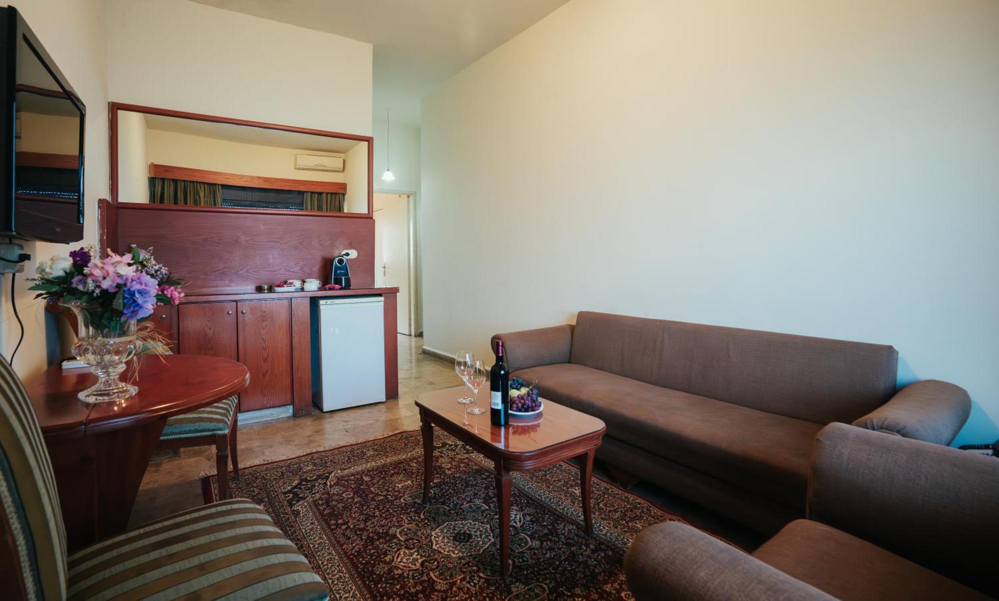 Holiday Suites Hotel & Beach Resort Jounieh Kültér fotó