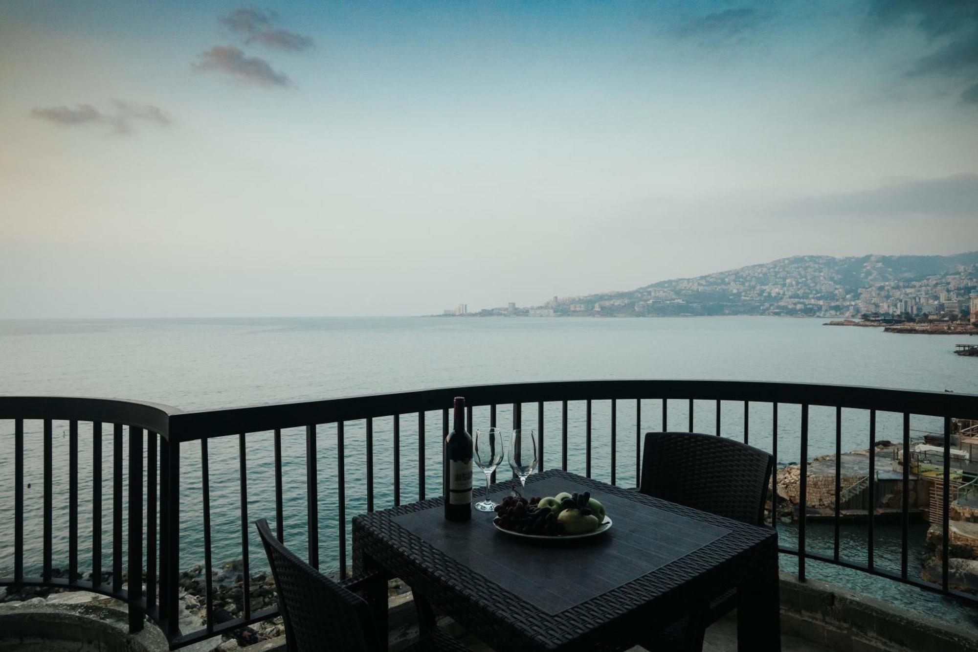 Holiday Suites Hotel & Beach Resort Jounieh Kültér fotó