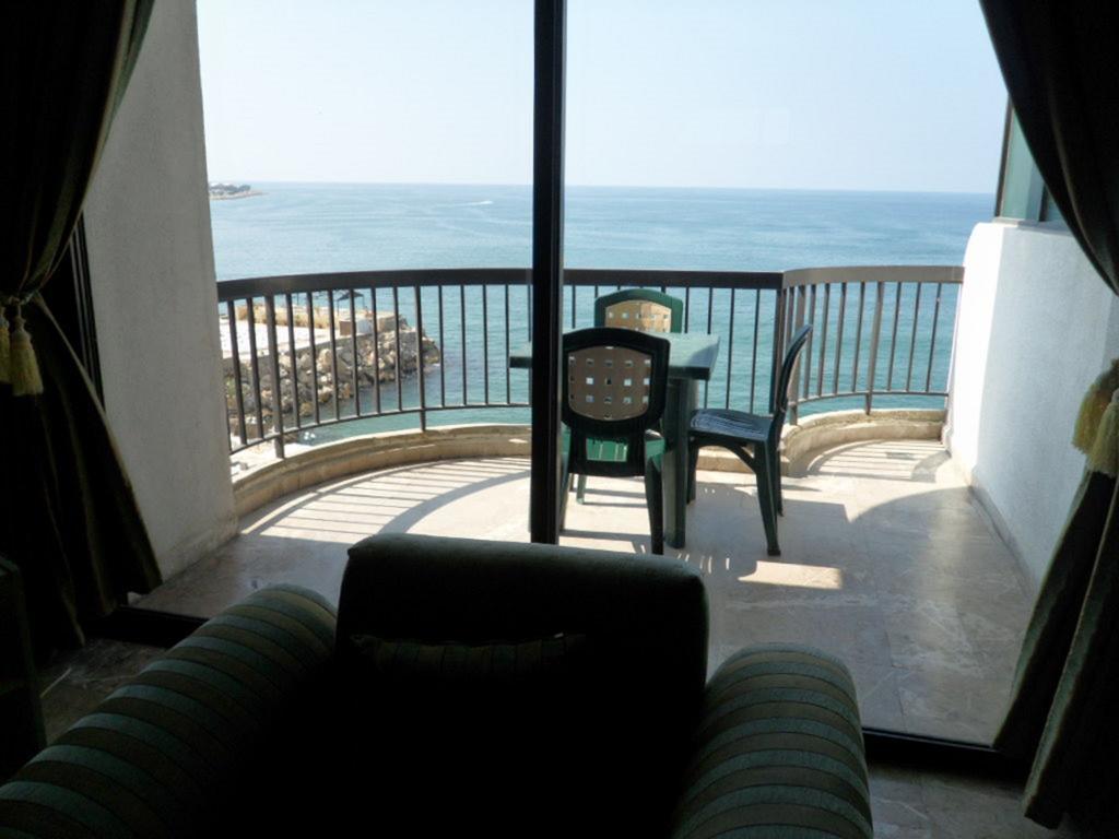 Holiday Suites Hotel & Beach Resort Jounieh Szoba fotó