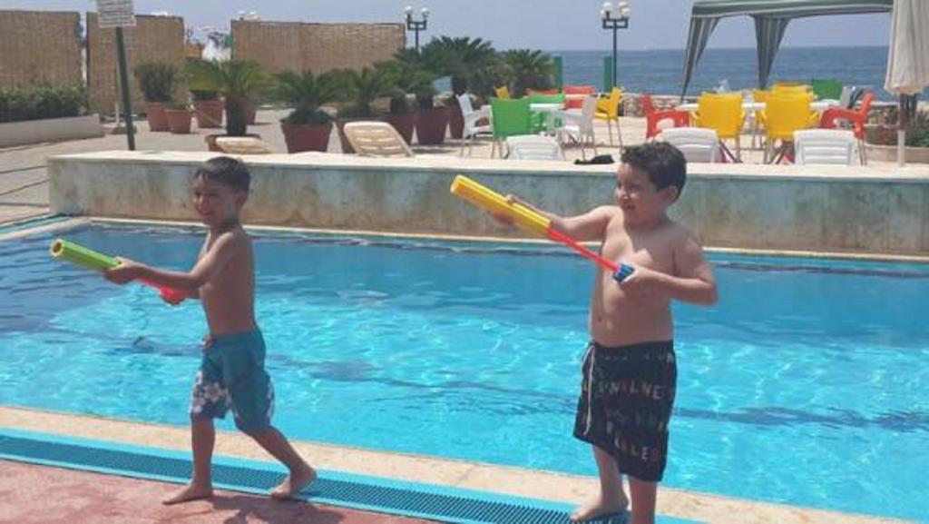 Holiday Suites Hotel & Beach Resort Jounieh Kültér fotó