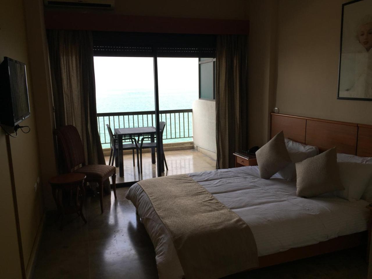Holiday Suites Hotel & Beach Resort Jounieh Kültér fotó