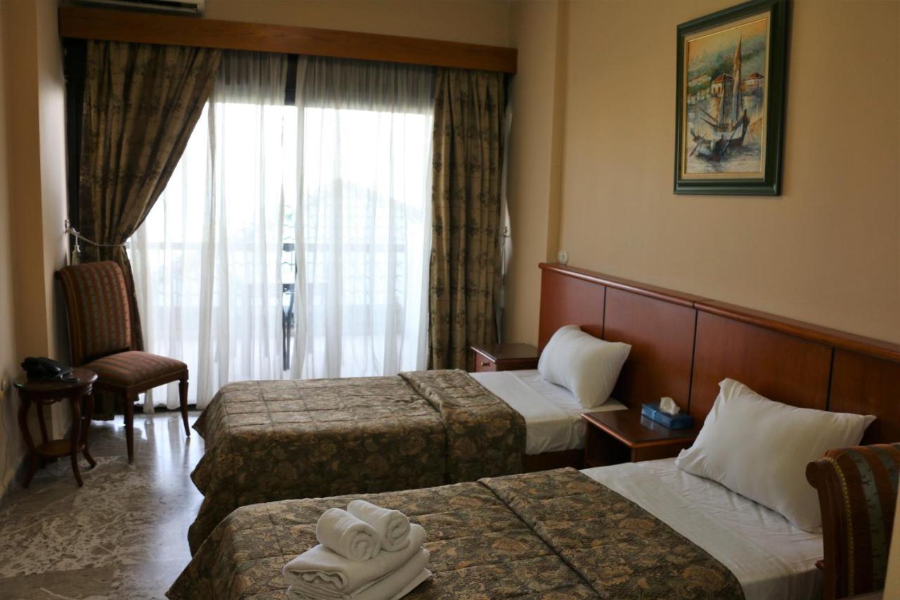 Holiday Suites Hotel & Beach Resort Jounieh Kültér fotó