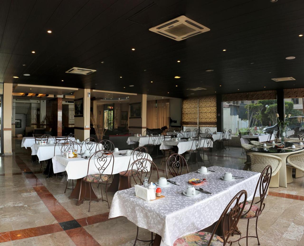 Holiday Suites Hotel & Beach Resort Jounieh Kültér fotó