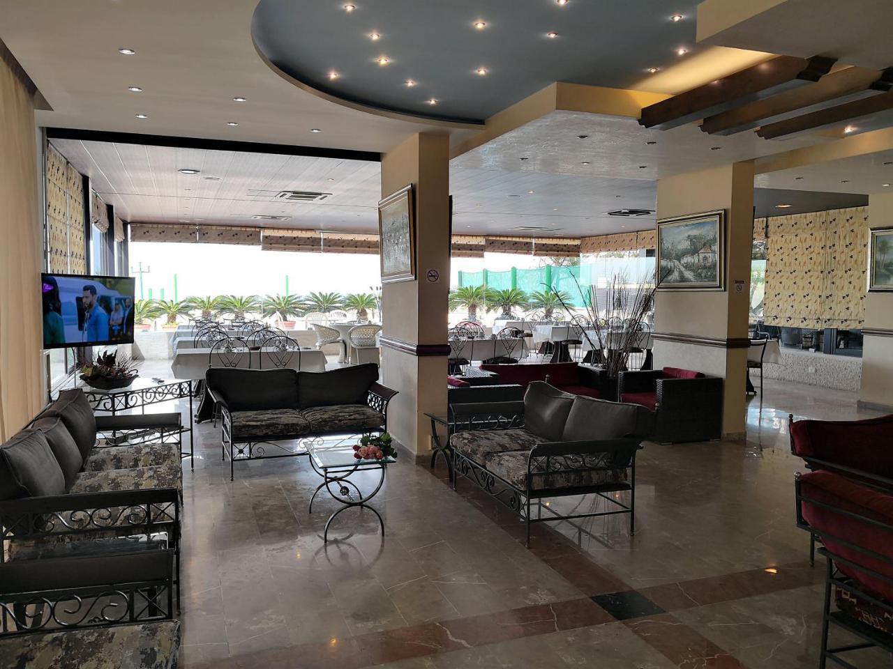 Holiday Suites Hotel & Beach Resort Jounieh Kültér fotó