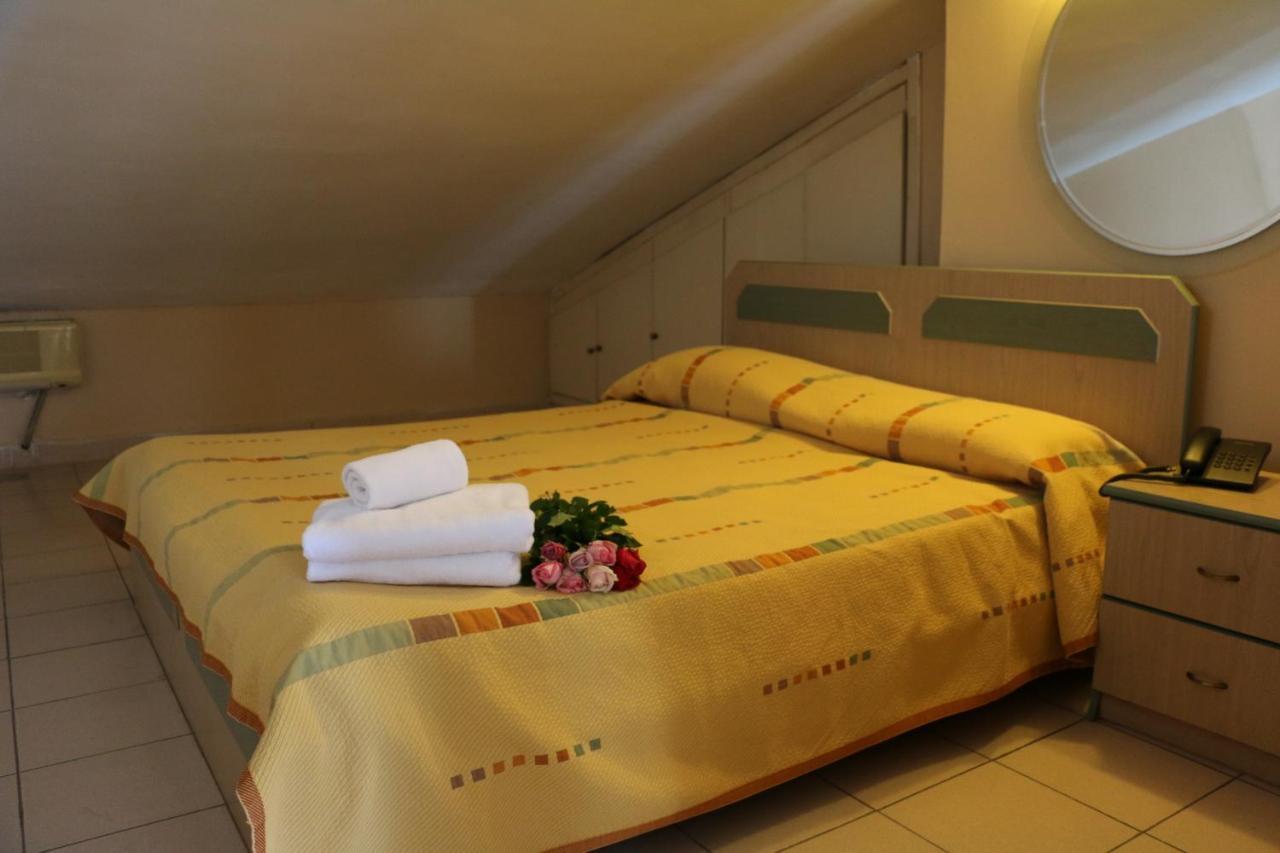 Holiday Suites Hotel & Beach Resort Jounieh Kültér fotó