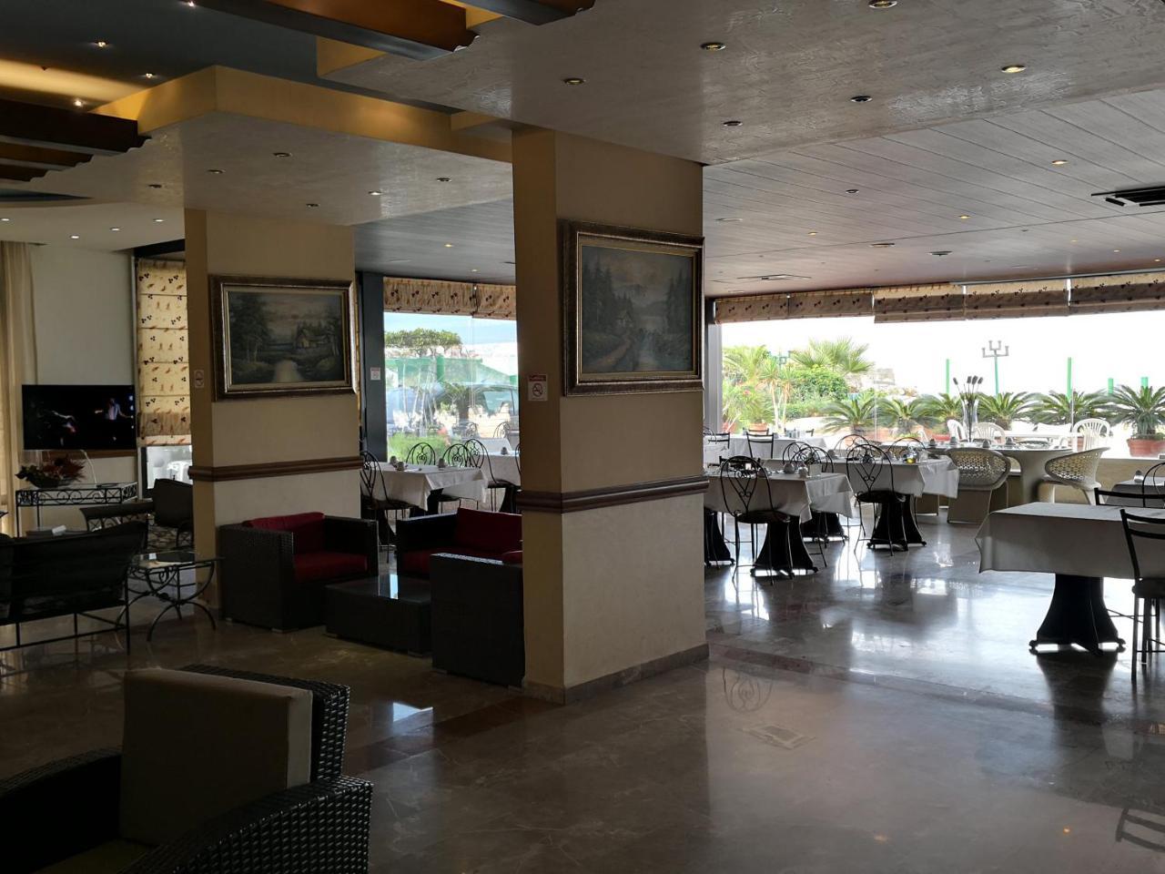 Holiday Suites Hotel & Beach Resort Jounieh Kültér fotó