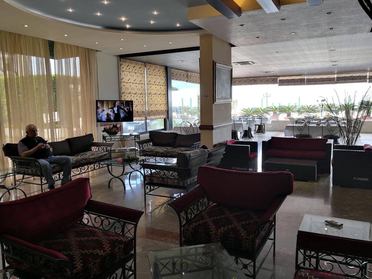 Holiday Suites Hotel & Beach Resort Jounieh Kültér fotó